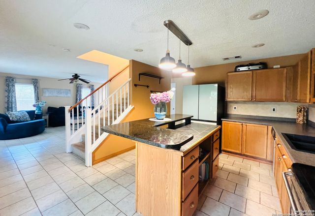 9208 Bowen, San Antonio, TX 78250