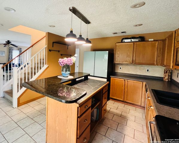 9208 Bowen, San Antonio, TX 78250