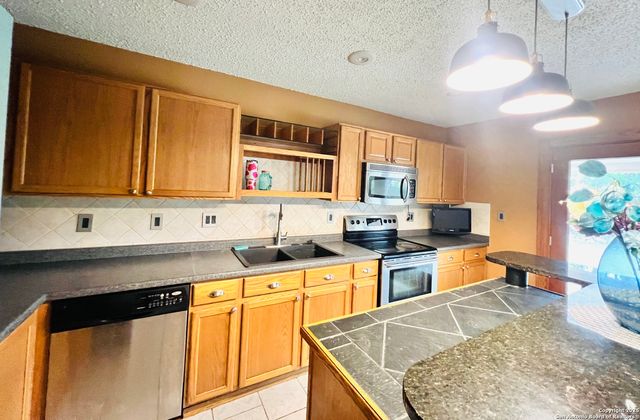 9208 Bowen, San Antonio, TX 78250