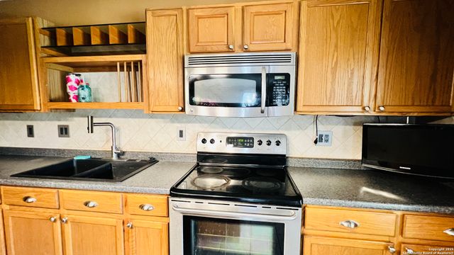 9208 Bowen, San Antonio, TX 78250