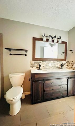 9208 Bowen, San Antonio, TX 78250
