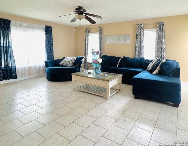 9208 Bowen, San Antonio, TX 78250