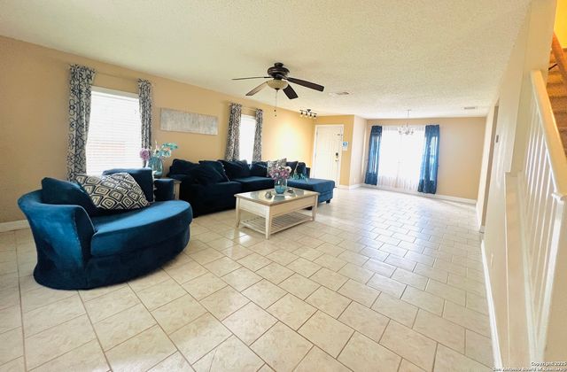 9208 Bowen, San Antonio, TX 78250