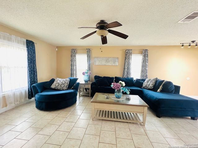 9208 Bowen, San Antonio, TX 78250