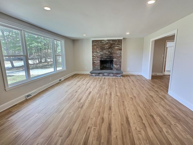 101 Highfields Rd, Abington, MA 02351