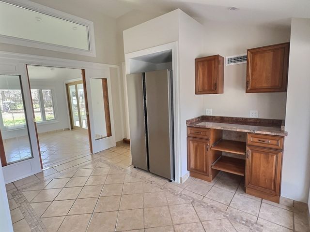 101 Highfields Rd, Abington, MA 02351