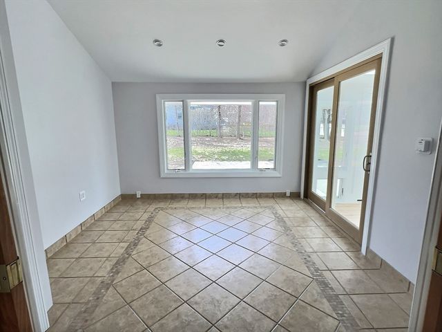 101 Highfields Rd, Abington, MA 02351