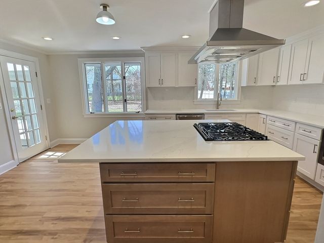 101 Highfields Rd, Abington, MA 02351