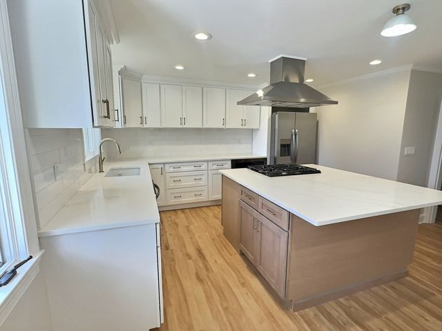 101 Highfields Rd, Abington, MA 02351