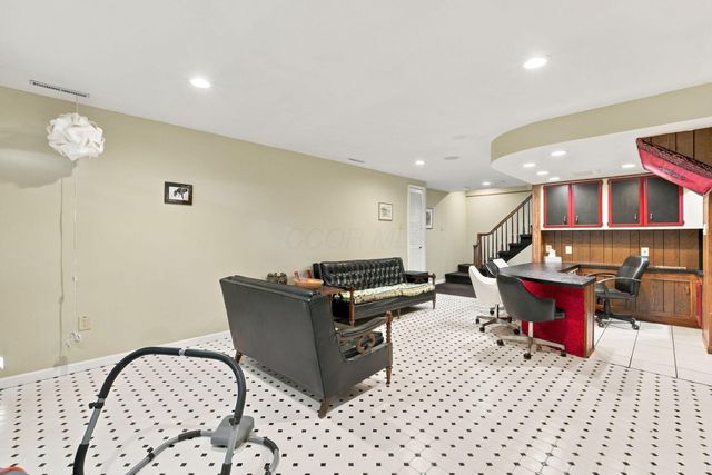 1116 Hilltop Drive, Newark, OH 43055