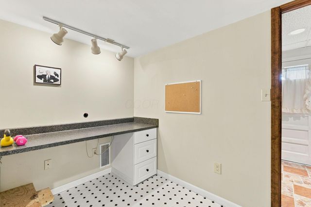 1116 Hilltop Drive, Newark, OH 43055