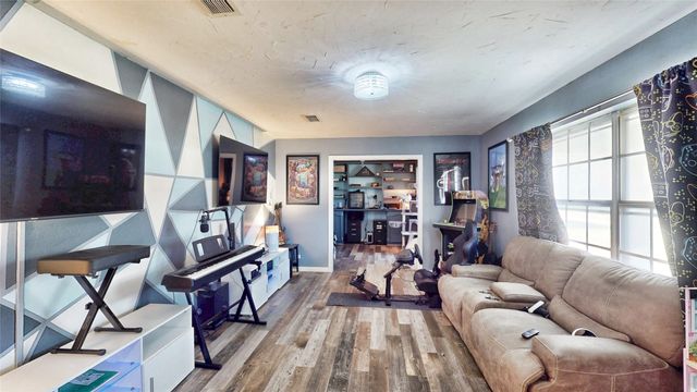 101 Oak Country, Weatherford, TX 76085