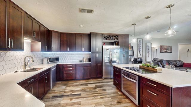 101 Oak Country, Weatherford, TX 76085