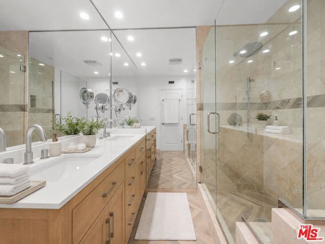 1477 Beverwil Drive, Los Angeles, CA 90035