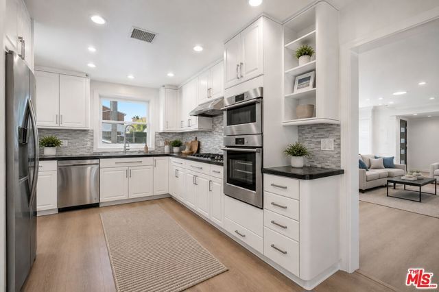 1477 Beverwil Drive, Los Angeles, CA 90035