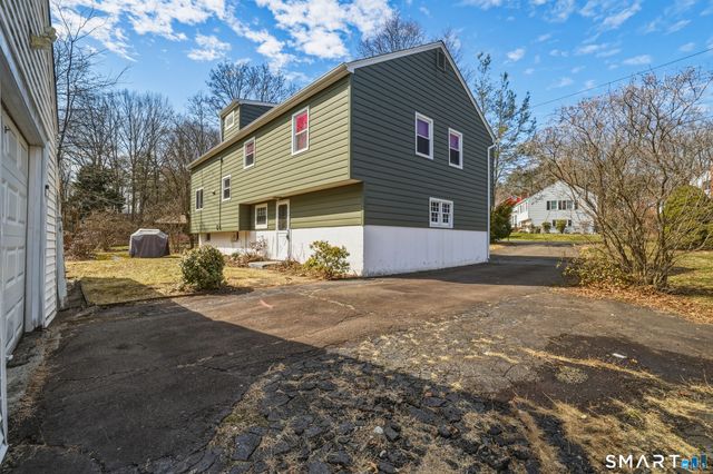60 Corbin Road, Hamden, CT 06517