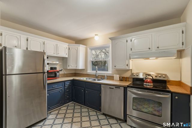 60 Corbin Road, Hamden, CT 06517