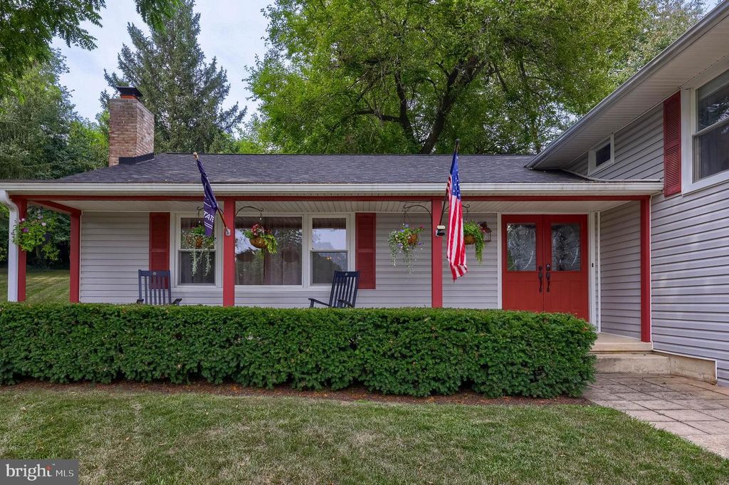 109 LYLE CIR, York, PA 17403