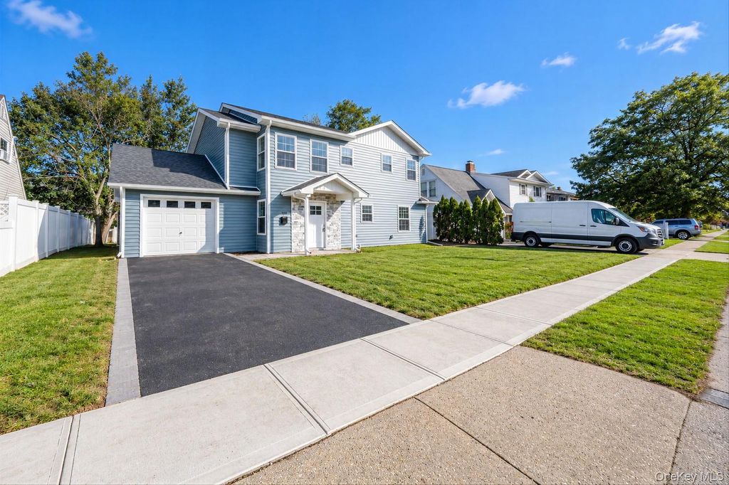 110 Bayberry Lane, Levittown, NY 11756 — photo 2