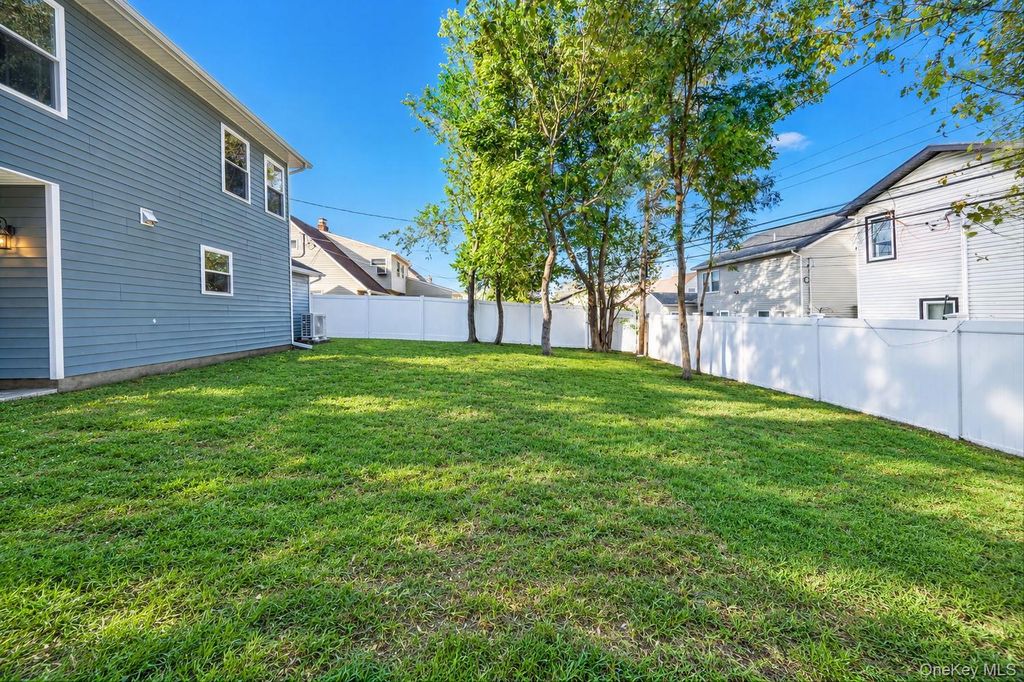 110 Bayberry Lane, Levittown, NY 11756 — photo 5