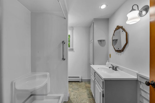 66 Upper Oak Hill Road, Newfane, VT 05345