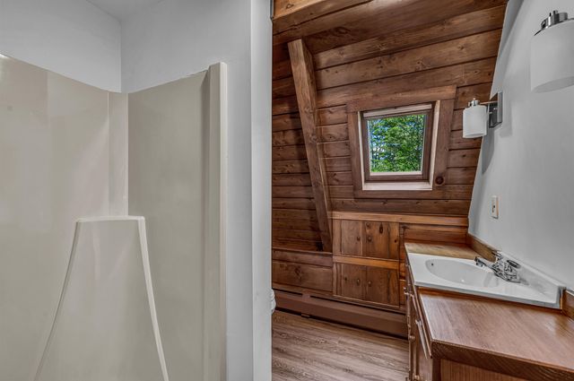66 Upper Oak Hill Road, Newfane, VT 05345