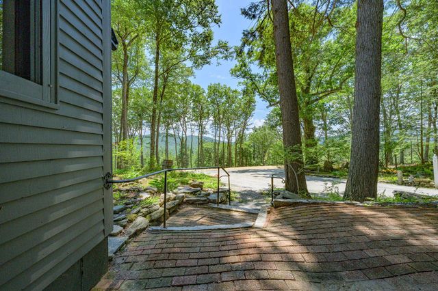 66 Upper Oak Hill Road, Newfane, VT 05345