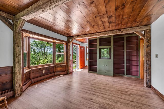 66 Upper Oak Hill Road, Newfane, VT 05345