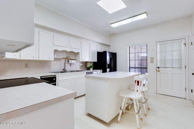 215 E Branche Street, Rayne, LA 70578