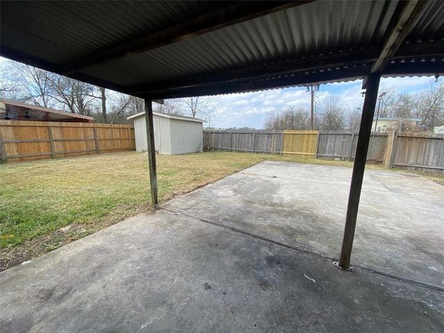 943 Sterling Green Drive S, Channelview, TX 77530