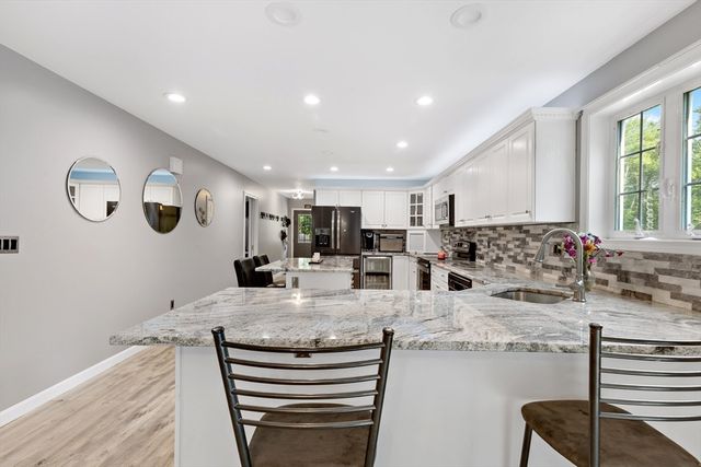 5 Debbie Ln, Freetown, MA 02702