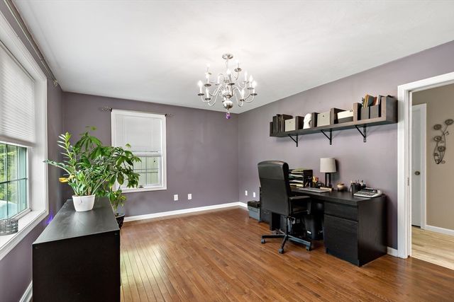 5 Debbie Ln, Freetown, MA 02702