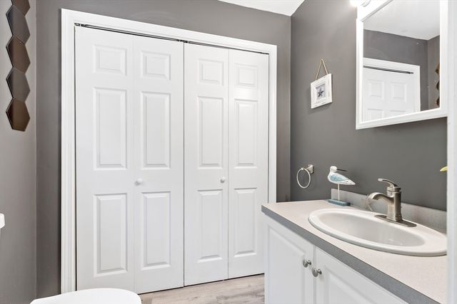 5 Debbie Ln, Freetown, MA 02702