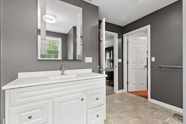 5 Debbie Ln, Freetown, MA 02702