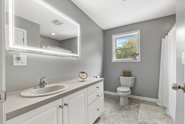 5 Debbie Ln, Freetown, MA 02702