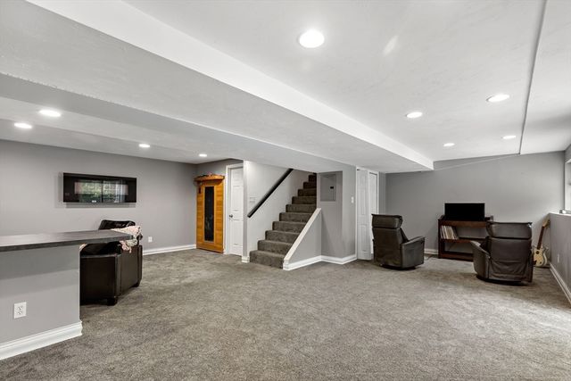 5 Debbie Ln, Freetown, MA 02702