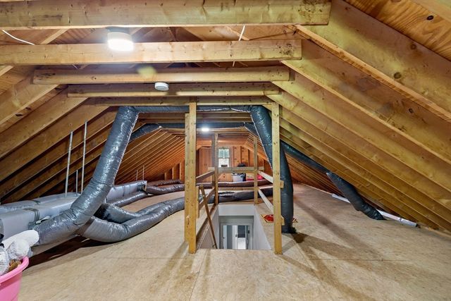 5 Debbie Ln, Freetown, MA 02702