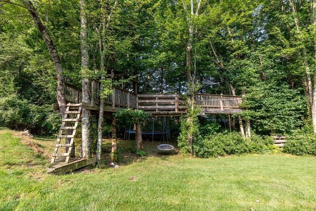 5 Debbie Ln, Freetown, MA 02702