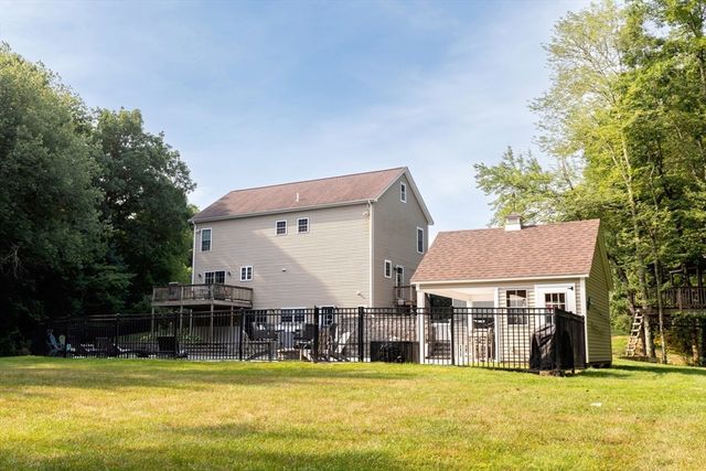 5 Debbie Ln, Freetown, MA 02702