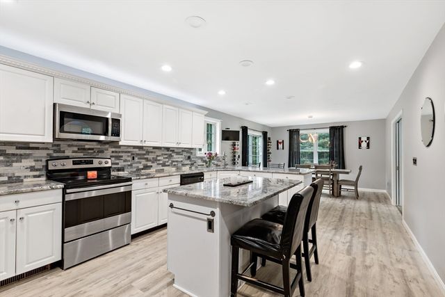 5 Debbie Ln, Freetown, MA 02702
