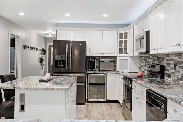 5 Debbie Ln, Freetown, MA 02702