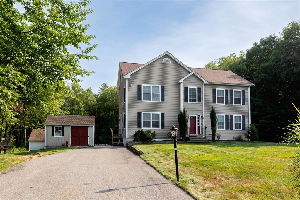 5 Debbie Ln, Freetown, MA 02702
