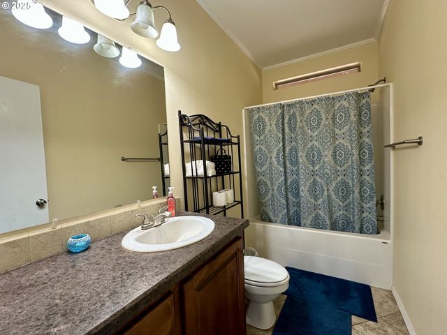 48144 E PINE CREEK Rd, Halfway, OR 97834