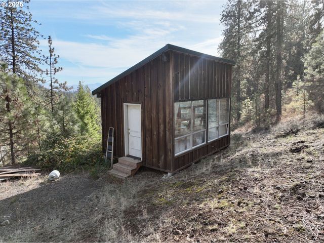 48144 E PINE CREEK Rd, Halfway, OR 97834