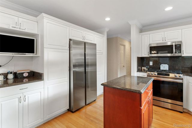 19603 Cornell Drive, Macomb Township, MI 48044