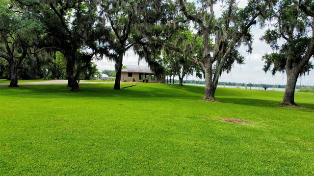 118 Pony Trail, Angleton, TX 77515