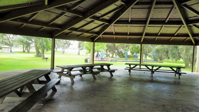 118 Pony Trail, Angleton, TX 77515