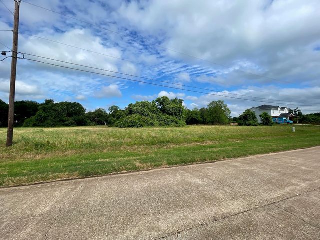 118 Pony Trail, Angleton, TX 77515