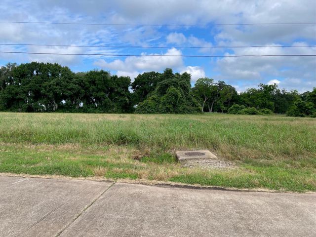 118 Pony Trail, Angleton, TX 77515