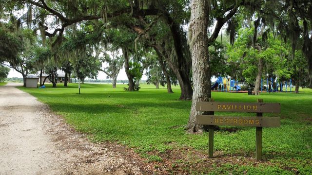 118 Pony Trail, Angleton, TX 77515
